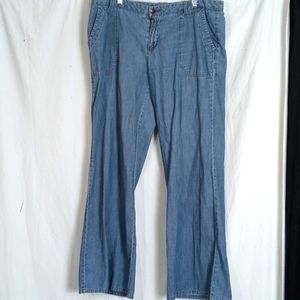 I 💚 Ronson light wash wide leg jeans size 12